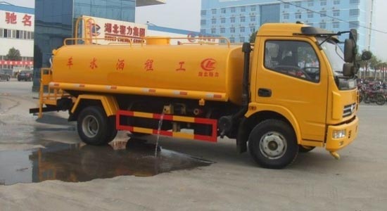 東風(fēng)多利卡<a href=http://m.sld918.com/ssc target=_blank class=infotextkey>灑水車(chē)</a>