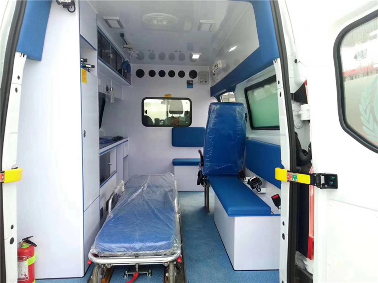 福特新全順V362救護(hù)車(中軸中頂)圖片4