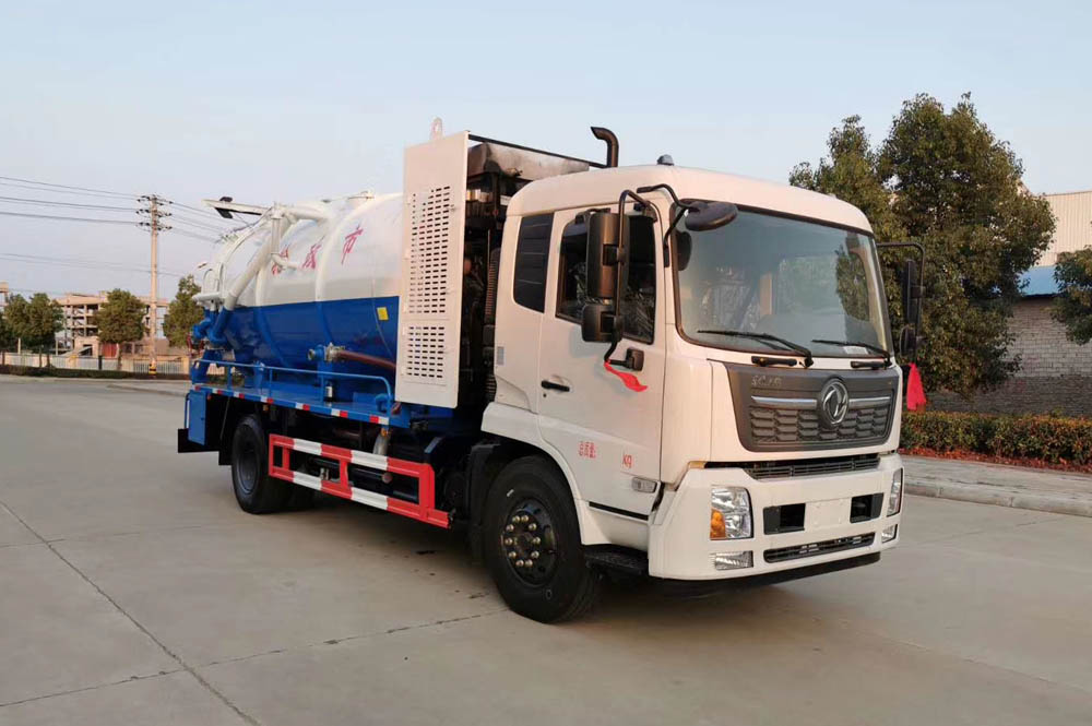 東風天錦國六清洗吸污車帶副發(fā)動機圖片2