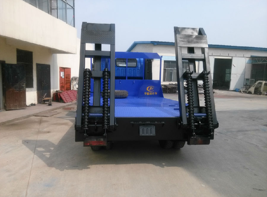 重汽王牌藍(lán)牌平板運(yùn)輸車(chē)
