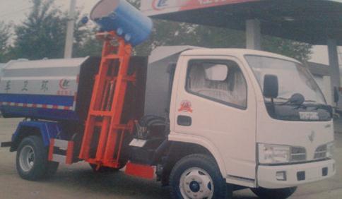 掛桶<a href=http://m.sld918.com/ljc target=_blank class=infotextkey>垃圾車</a>裝卸垃圾桶圖片