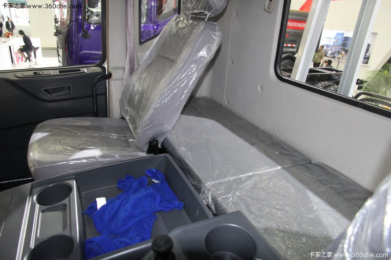 東風(fēng)凹式低平板車圖片