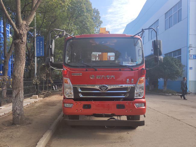 程力吊機(jī)6.3噸隨車(chē)吊重汽豪曼隨車(chē)吊圖片2