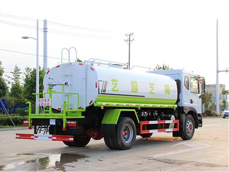 國(guó)六13方東風(fēng)灑水車(chē)圖片4