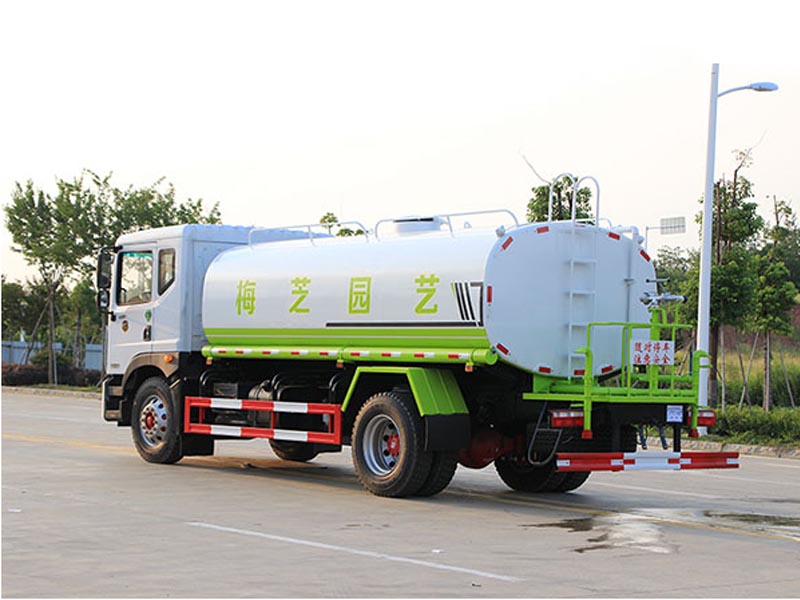 國(guó)六13方東風(fēng)灑水車(chē)圖片3