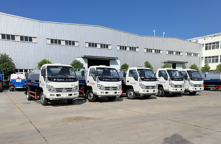 特價(jià)5.5萬(wàn) 5噸福田灑水車(chē)